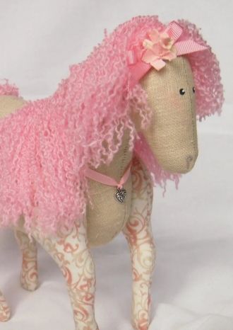 Розовая лошадка