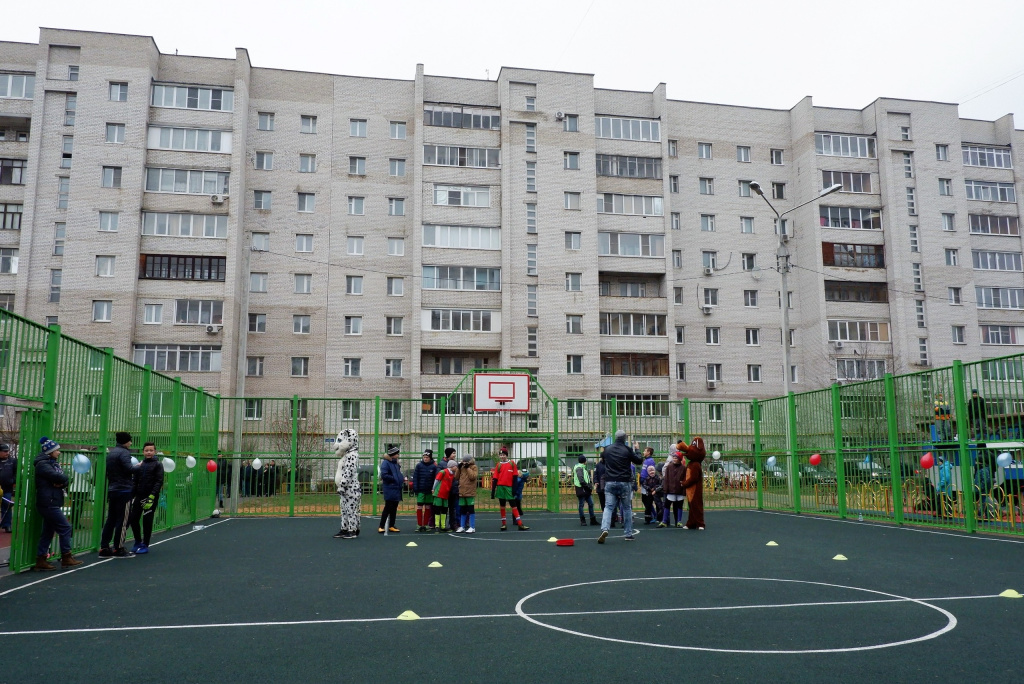 Спортивная площадка в г. п. Правдинский на ул. Пушкина, 19 Спортивная площадка в г. п. Правдинский на ул. Пушкина, 19