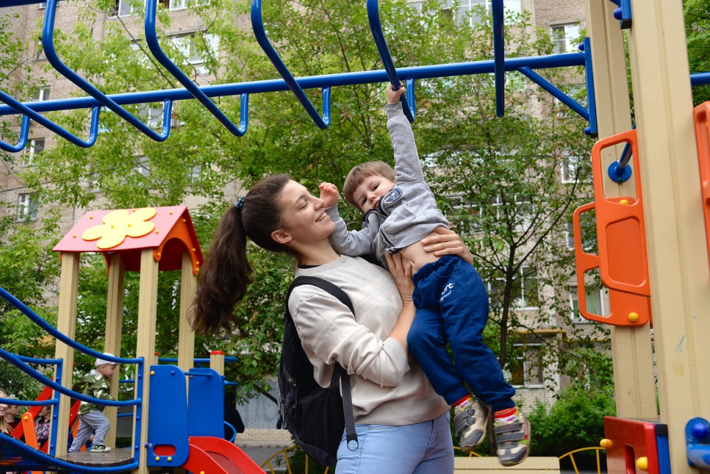 Детская площадка на Толстого, 20а Детская площадка на Толстого, 20а