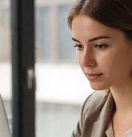 Жители Пушкинского могут решать вопросы, связанные с управлением домом, в МФЦ