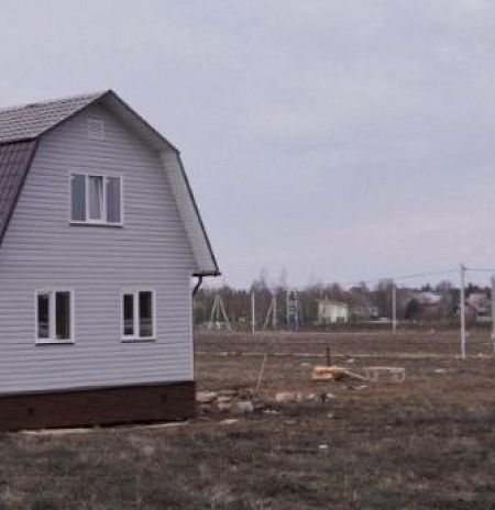 Семь подмосковных врачей получили земельные участки для строительства дома 