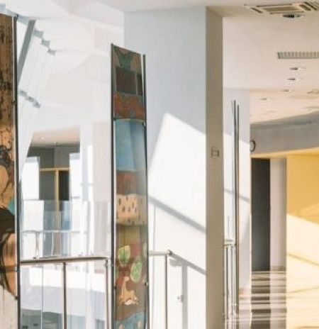 Выставка «Шелковый путь Ростана Тавасиева» открылась в музее-заповеднике «Мураново»