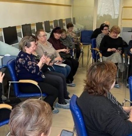 Для участников проекта «Активное долголетие» города Пушкино состоялось тематическое занятие «Искусственный интеллект для старшего поколения»