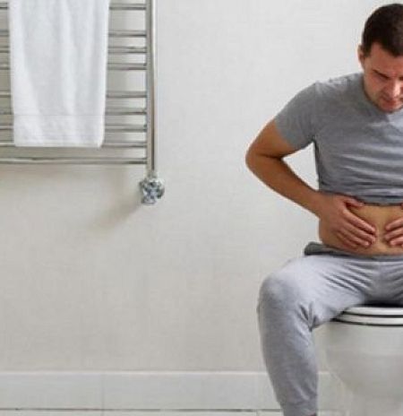 Что поможет при запоре?