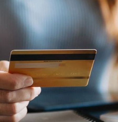 Легко ли получить кредит с 18 лет по одному паспорту?