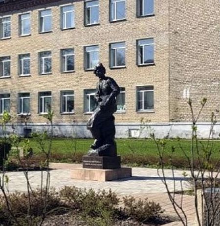 Скверу в Пушкинской больнице исполнился ровно год